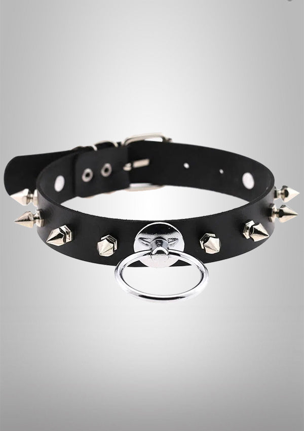 Gothic fashion,Punk fashion,Choker necklace,Rivets,Ring detail,Leather choker,Faux leather choker,PVC choker,Adjustable closure,Statement piece,Layering necklace,BDSM fashion,Fetish culture,Spikes,Chains,Buckles,Rebellion,Individuality,Alternative fashion